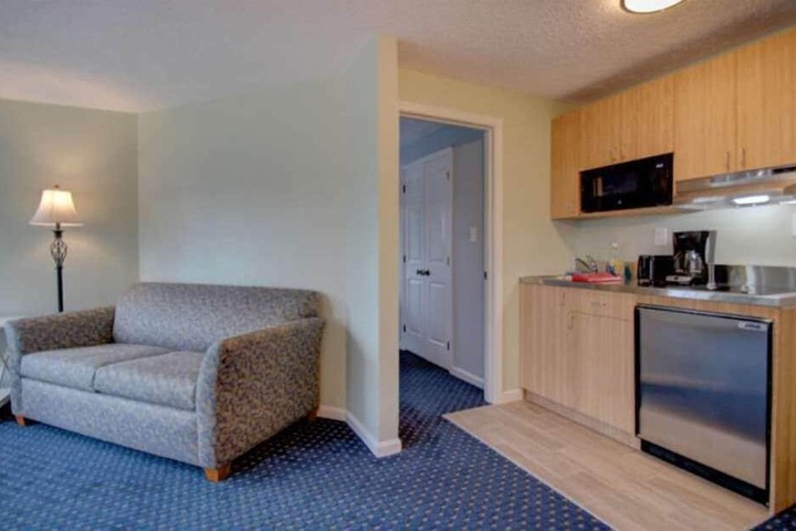 Room 4 of 138