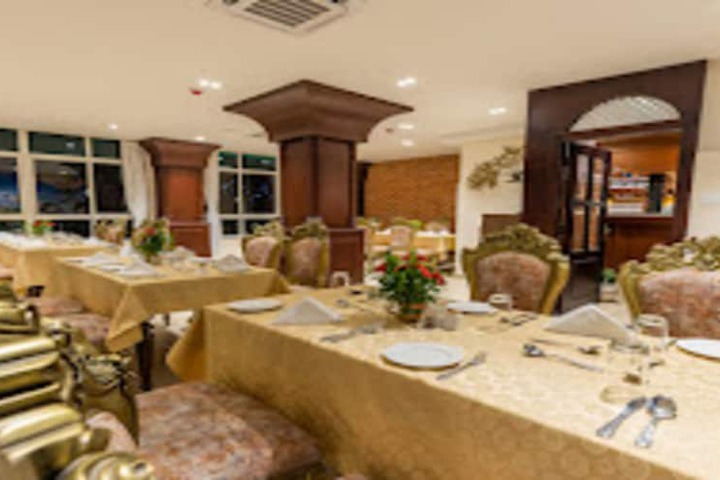 Dining 10 of 11
