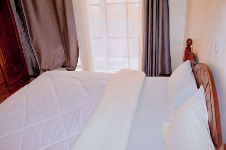 Room 15 of 28