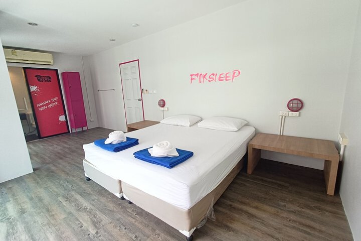Room 7 of 16