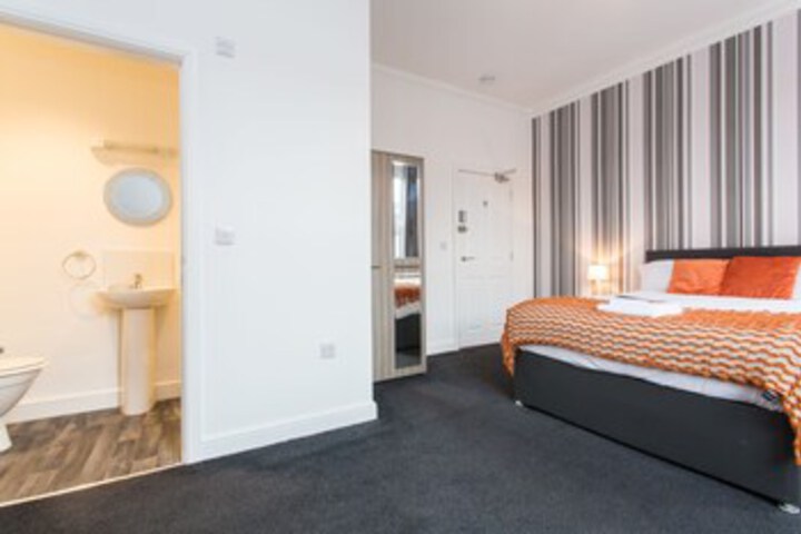Room 11 of 26