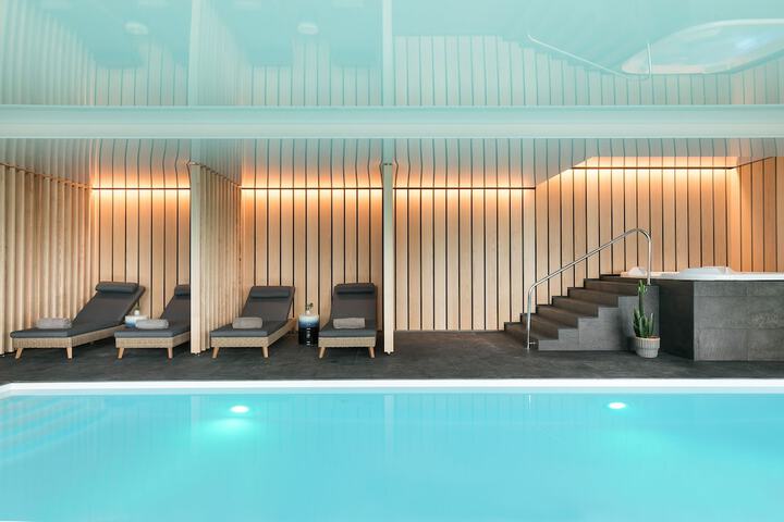 Pool 43 of 125