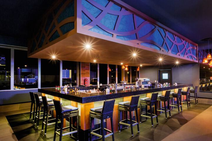 Lounge 106 of 130