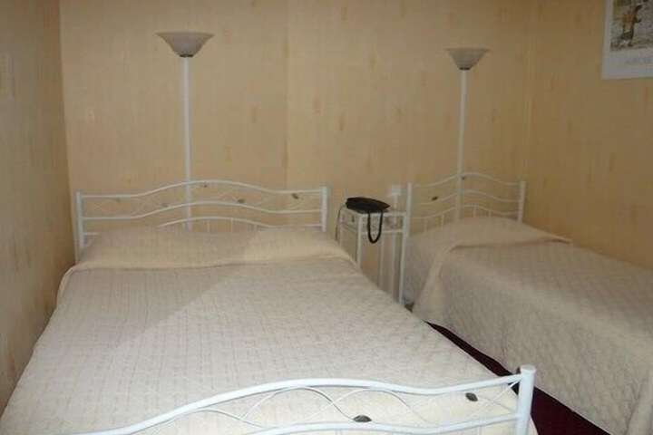 Room 13 of 21