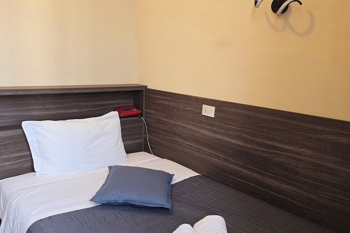 Room 18 of 65