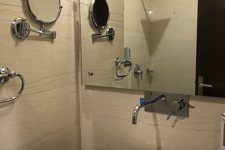 Room 26 of 42
