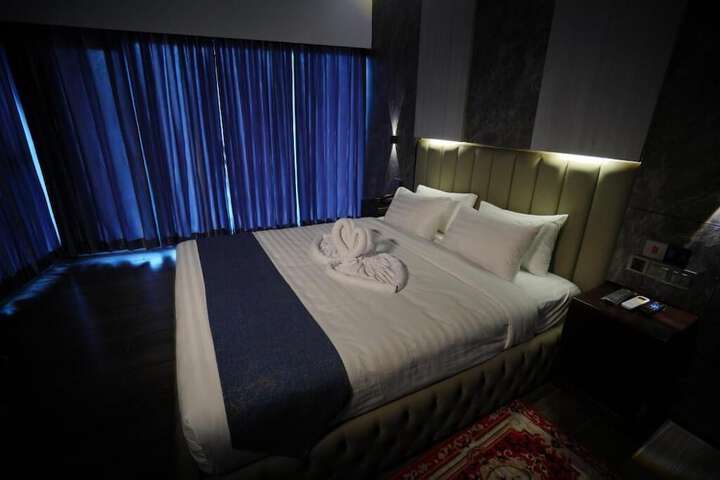 Room 38 of 77