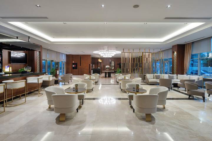 Entrance & Lobby
