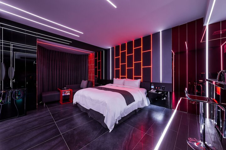 Room 13 of 99