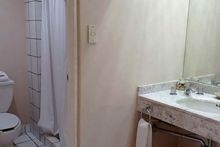Room 10 of 14