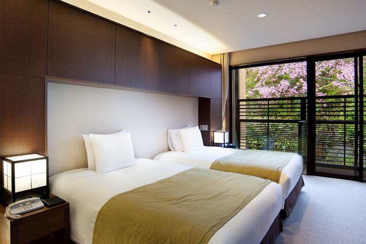 Room 10 of 29