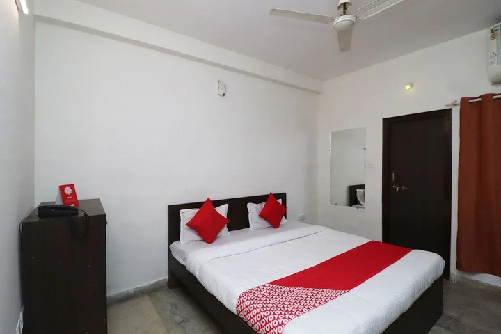 Room 5 of 12