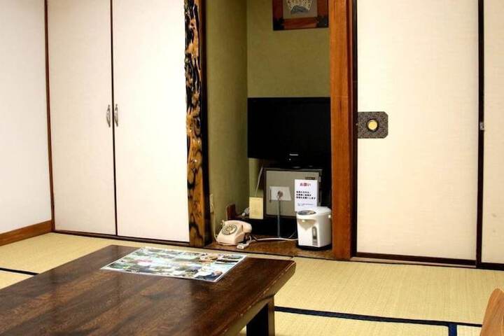 Room 4 of 79