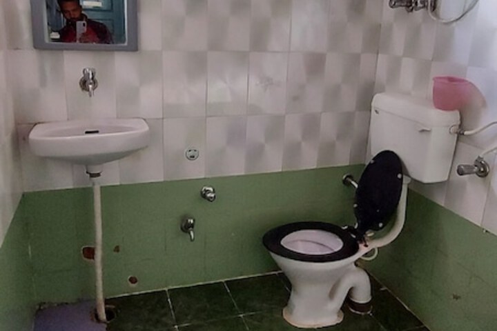 Room 13 of 14