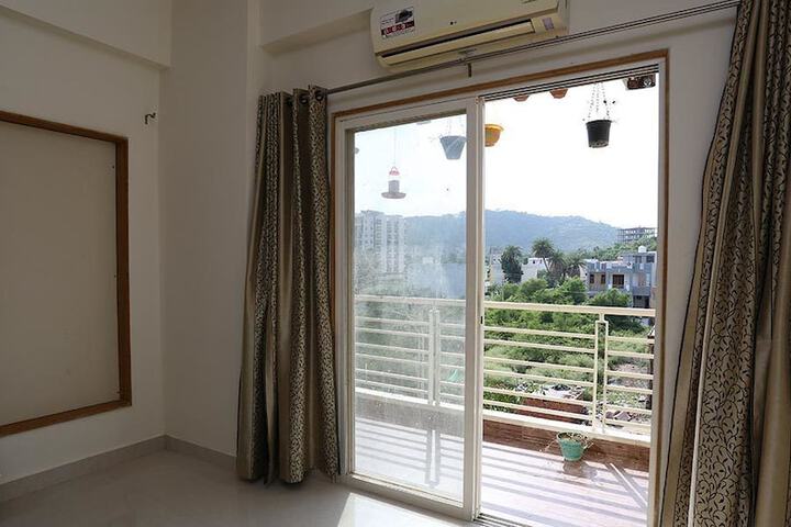 Room 4 of 7