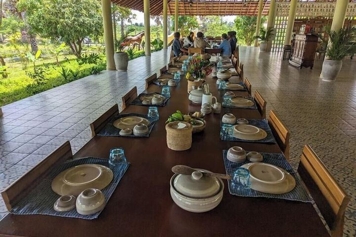 Dining 34 of 44