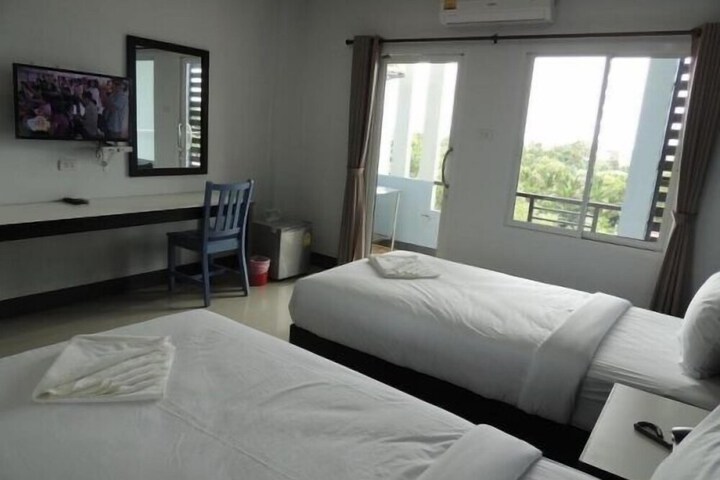 Room 10 of 17