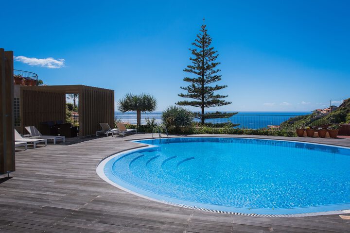 Hotel Pool