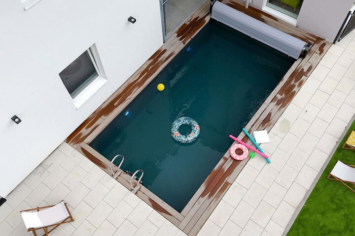 Pools & Facilities