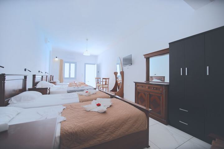 Room 53 of 158