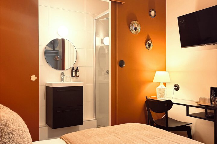 Room 71 of 103