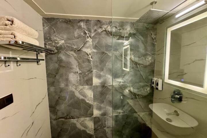 Room 16 of 23
