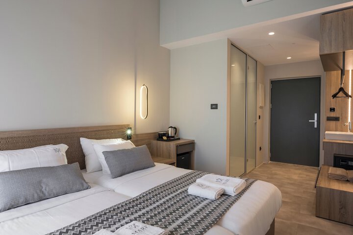 Room 27 of 152