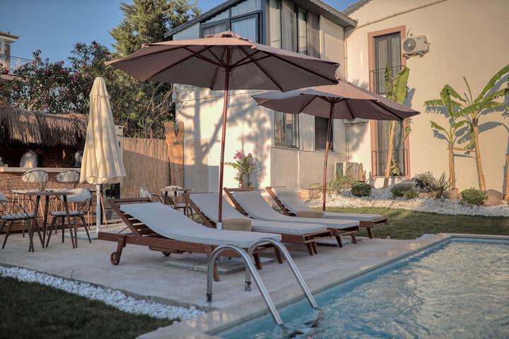 Pool 25 of 51
