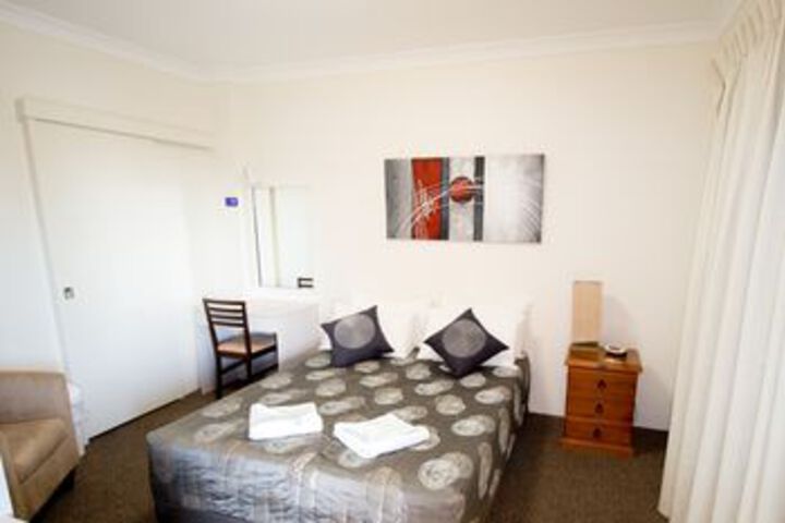 Room 16 of 72