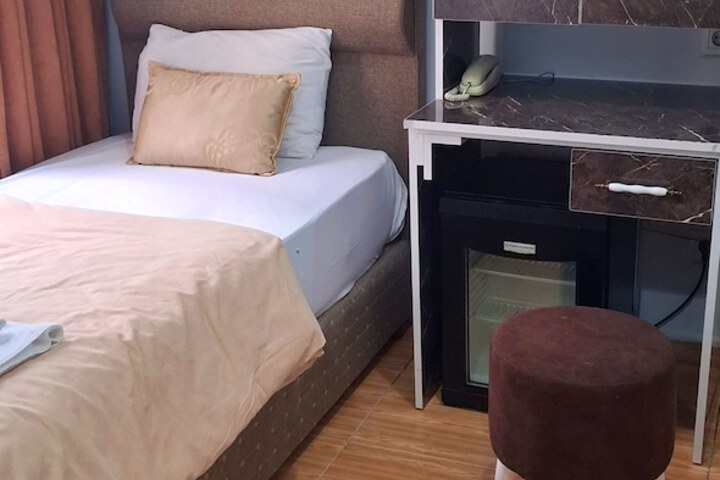 Room 9 of 29