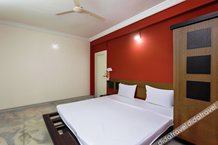 Hotel Comforts Plaza