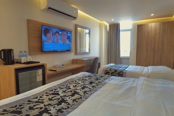 Room 13 of 30