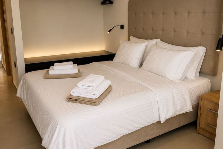 Room 4 of 33