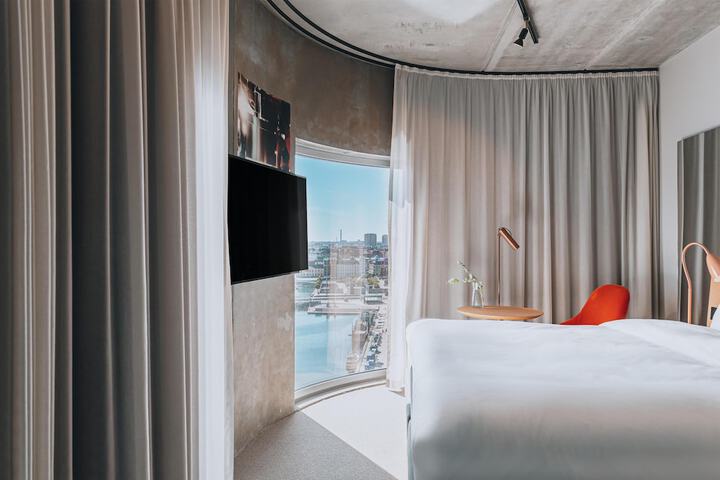 Room 22 of 61
