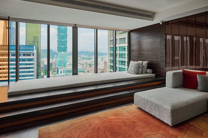 Room 38 of 182