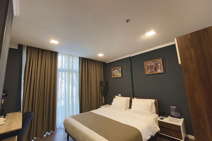 Room 48 of 240