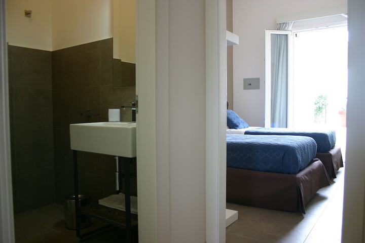 Room 26 of 86