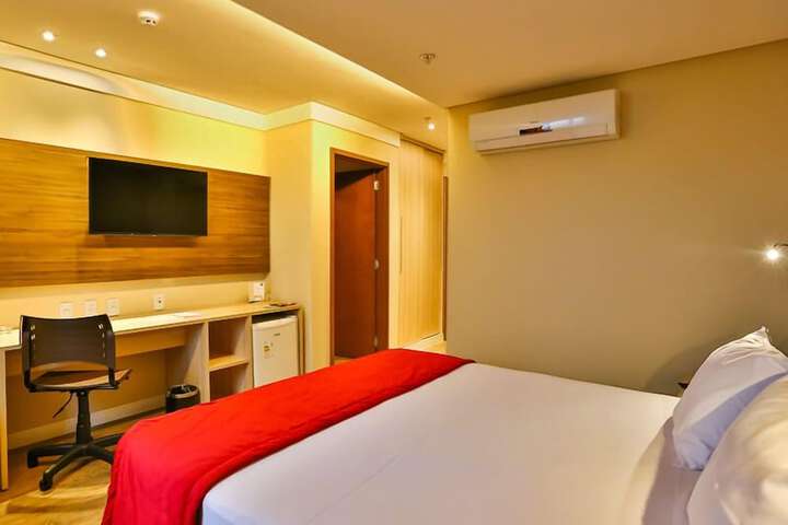 Room 8 of 50