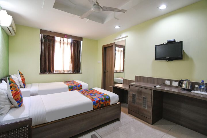 Room 10 of 32