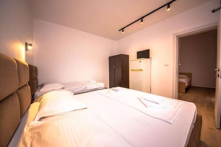 Room 80 of 163