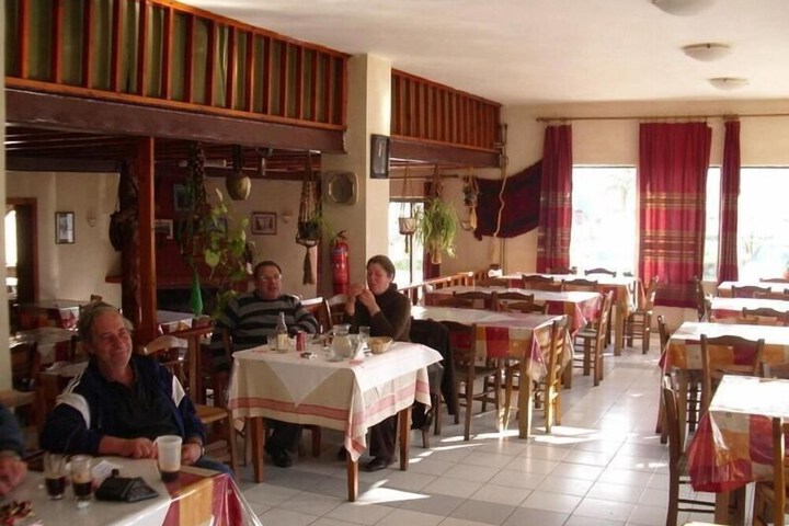 Dining 16 of 35
