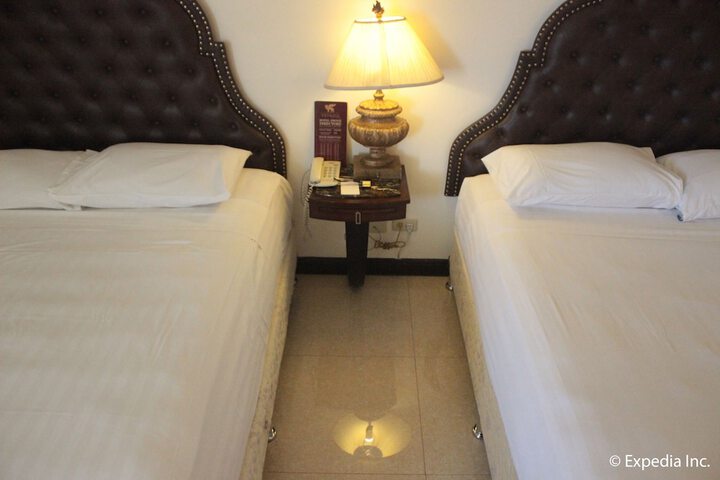 Room 28 of 77