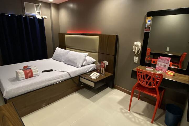 Room 21 of 28