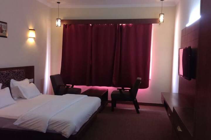 Room 9 of 23