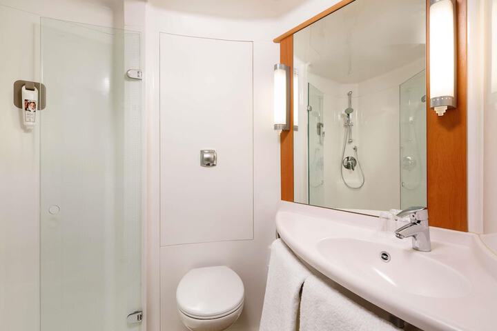 Room 4 of 34
