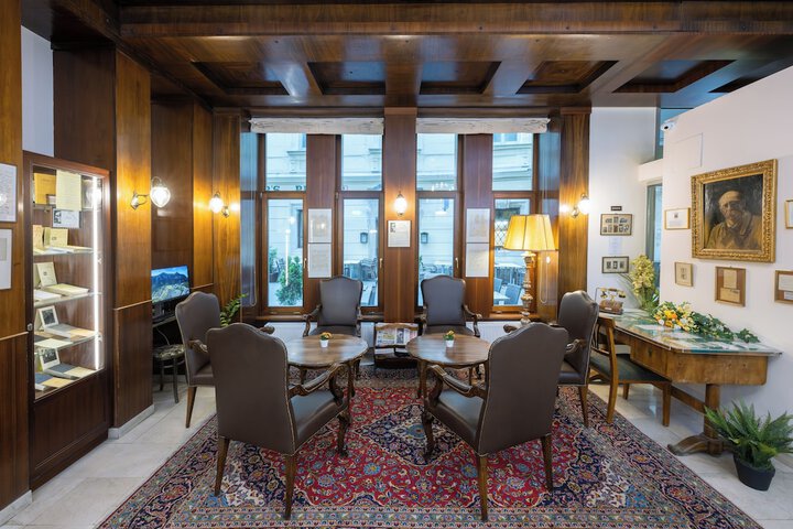 Entrance & Lobby