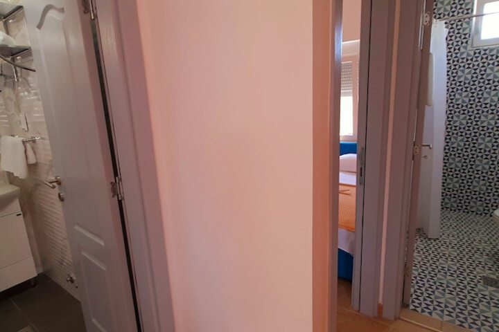 Room 64 of 100