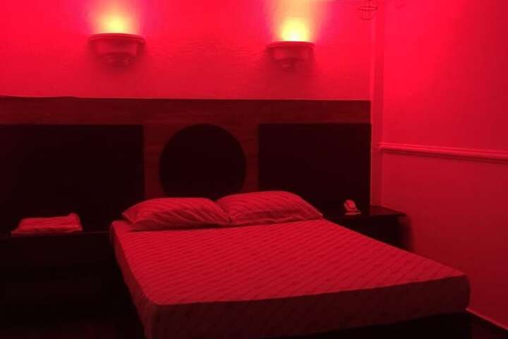 Room 5 of 10