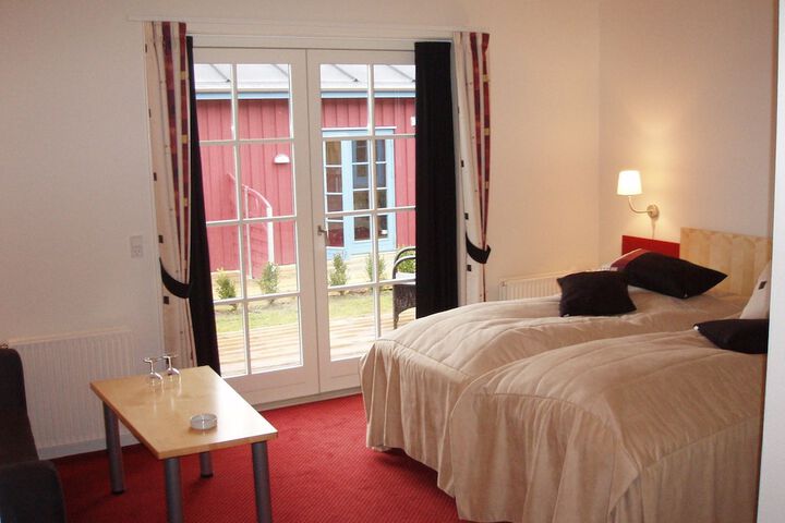 Room 2 of 10