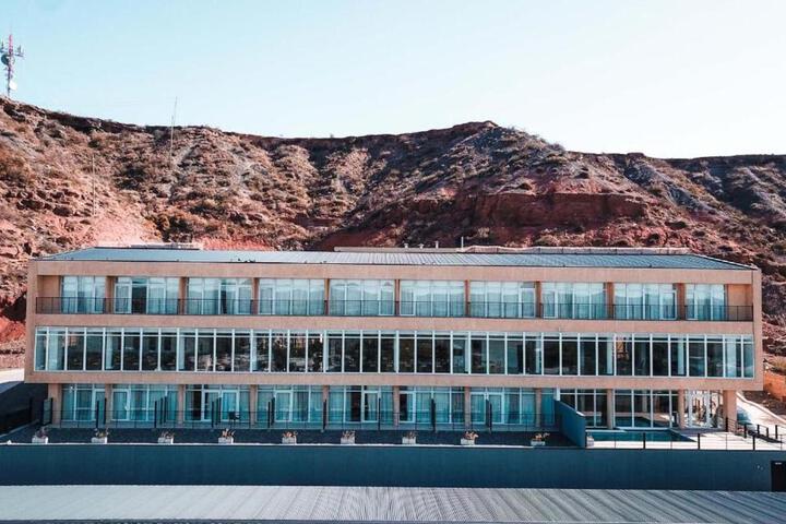 WENELEN EXECUTIVE HOTEl